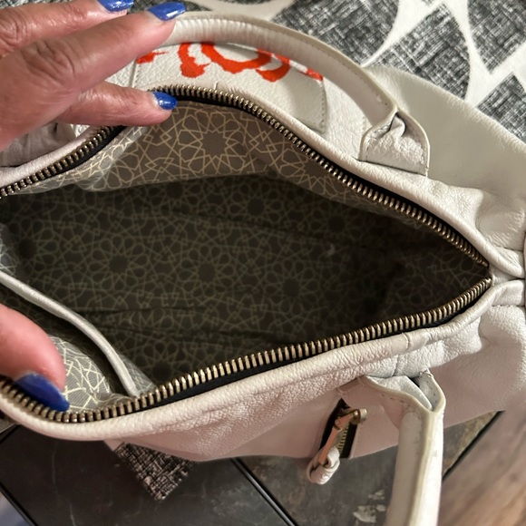 Liebeskins White with hand painted artwork on one side.. - Picture 3 of 8